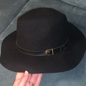 fashion black trendy hat worn 2x